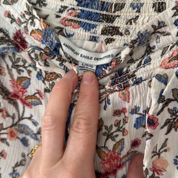 American Eagle Outfitters Floral High Waist Shorts - White, Blue, Red large - Picture 2 of 4